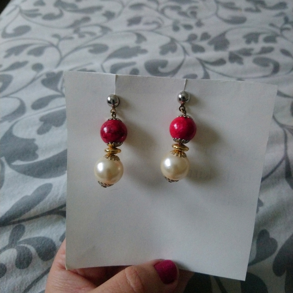 Vintage 1980s Red & Faux Pearl Dangle Earrings Mixed‎ Metal Bead Drop Post - Picture 4 of 8